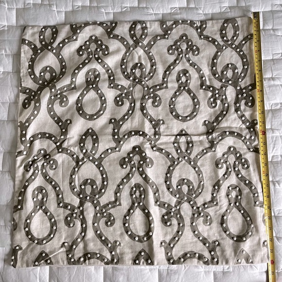 Pottery Barn trellis French Knot Cream and Brown Linen Cushion Cover 24x24 - Picture 1 of 6